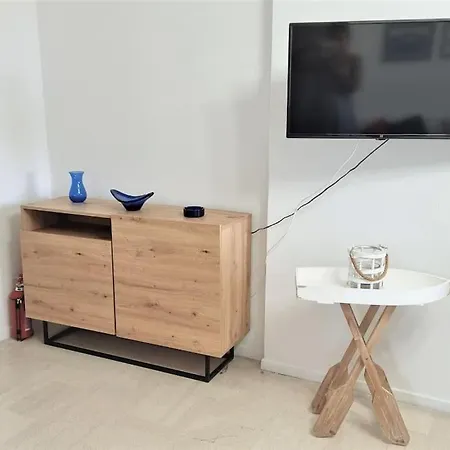 Gentle Breeze Kamena Vourla